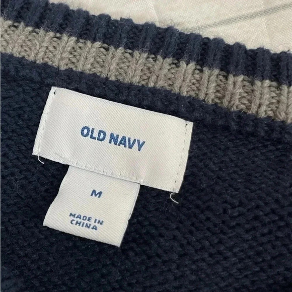 Old Navy Men’s M Navy Blue & Red Fair Isle Christmas Holiday Knit Sweater wool - Picture 2 of 11